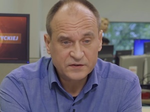 Kukiz publikuje mem szydzący z prezydenta. Mazurek: „Dzisiaj piąteczek, czyli kolejny odlot Kukiza”
