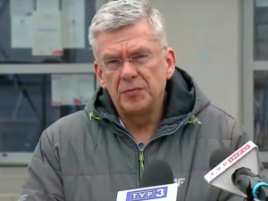 "Proszę przekazać swoim szefom, aby takich pytań nie przesyłali". Karczewski odpowiada dziennikarzowi TVN