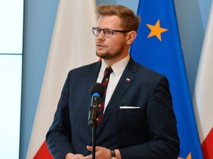 "My z rodziną już coraz lepiej. Dziewczyny rozpiera energia". Dobre wieści o stanie zdrowia min. Wosia