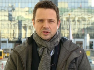 "Porażająca bezmyślność". Trzaskowski w ogniu krytyki po ograniczeniu połączeń komunikacji miejskiej