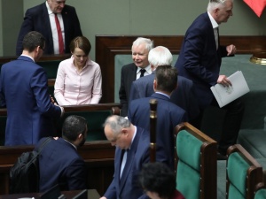 [SONDAŻ] PiS ze zdecydowaną przewagą. Spada poparcie dla KO. Rośnie dla PSL