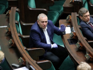 "Pan maski nie miał". Wielowieyska uczy Schetynę jak zachować higienę w czasie epidemii koronawirusa