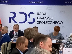 Pytamy rzecznika rządu: Po co w Tarczy Antykryzysowej zapisy umożliwiające odwoływanie członków RDS?
