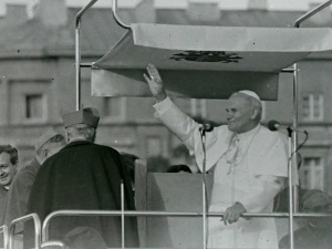 [Unikalne archiwalne fotografie] "Niech zstąpi Duch Twój!". Pierwsza Pielgrzymka Ojca Św. JPII do Polski