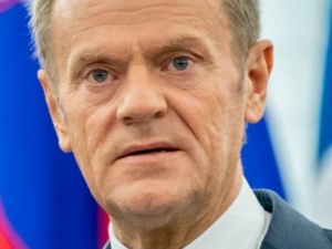 "Nie myślą o chorych, pozbawionych pracy (...) To oni są klęską żywiołową". Tusk znów jątrzy na Twitterze