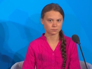 Ze względu na epidemię Greta Thunberg protestuje sobie w domu