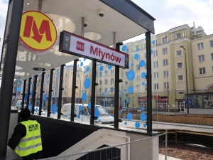 Na warszawskiej Woli otwarto nowe stacje metra. "Powstrzymajmy się na razie od ich zwiedzania"