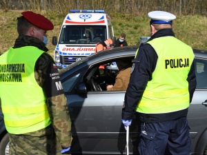 58-letni mężczyzna aresztowany za złamanie kwarantanny. "Był w urzędzie gminy i w sklepie"