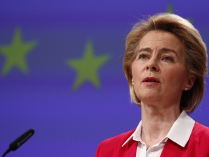 "Szefowa KE jest lekarzem. Jedyne, co pokazała, to jak się myje ręce". Waszczykowski o Von der Leyen