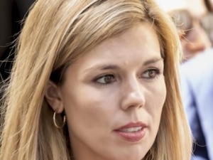Ciężarna narzeczona Borisa Johnsona zakażona koronawirusem? "Ostatni tydzień spędziłam w łóżku"