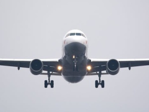 Prezes KGHM: "Pięć samolotów wypełnionych sprzętem medycznym wylądowało w Warszawie. Działamy dalej!"