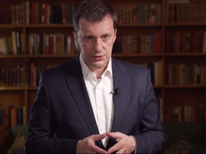 "Dziennikarzyna TVN i działacze LGBT złożyli donos". YT zdjął najnowszy "Komentarz Tygodnia" Gadowskiego