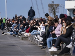 Szwedzki "liberalny" model walki z epidemią. 477 śmiertelnych ofiar. Służba zdrowia w krytycznej sytuacji