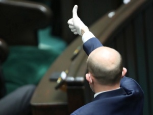 New York Post:" Sejm przyjął wybory korespondencyjne". A na zdjęciu entuzjastycznie Budka, Kidawa...