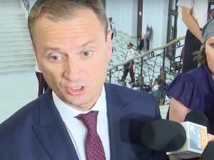 "Dążą do chaosu". Komentarze po szokującej wypowiedzi Nitrasa nawołującego do buntu wojska