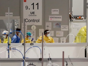 Hiszpański dziennik "El Mundo": Koronawirus niesie ze sobą liczne powikłania dla organizmu