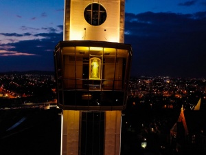 Jezus Miłosierny na łagiewnickiej wieży