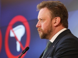 "Odległości powinny być większe". Szumowski zabrał głos ws. obchodów 10. rocznicy katastrofy smoleńskiej