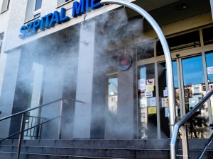 "W związku z epidemią występują nagłe niedobory kadry". Wojewoda mazowiecki apeluje do lekarzy o pomoc