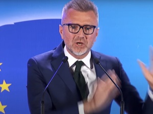 "Lead wprowadza w błąd". Tak tłumaczy się autor tekstu "Dlaczego kapłanów nie ma z narodem?" w Newsweeku