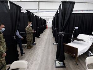 USA: Liczba ofiar śmiertelnych przekroczyła 20 tysięcy. Trump przed "najważniejszą decyzją"