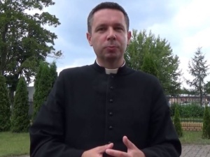 Ks. Daniel Wachowiak wraca na Twittera. "Arcybiskup zdjął dzisiaj medialny zakaz"