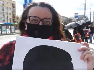 Zakaz zgromadzeń a aborterzy walczą o "prawo" do zabijania dzieci. Zablokowali... kolejki do sklepów