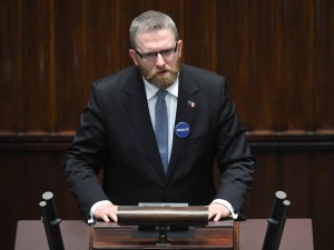 Awantura w Sejmie. Braun: "Nachodzi mnie ochota, żebyście zniknęły". Marszałek wyłączyła mikrofon