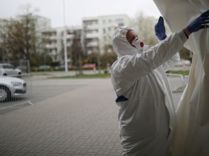 Zmarł pierwszy medyk zakażony koronawirusem. 46-latek pozostawił żonę i dwoje dzieci