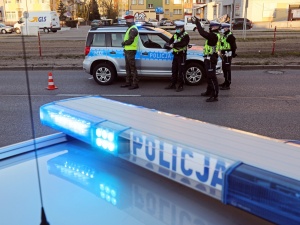 Policjanci zatrzymali 28-latka, bo miał źle założoną maseczkę. Okazało się, że jest poszukiwany