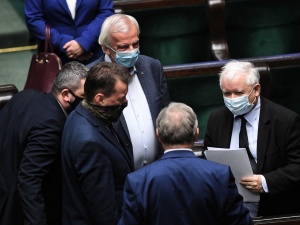 Haaretz w tytule o "wstępnej zgodzie Polski na zwrot utraconego mienia". Tymczasem w artykule czytamy...