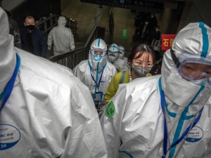 Władze Wuhan podniosły bilans zgonów w wyniku COVID-19. Światowi komentatorzy wyrażają wątpliwości