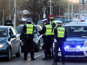 KGP: Ponad 100 policjantów zakażonych koronawirusem