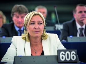 Czas na Frexit? Czy francuskiej klasie politycznej uda się zatrzymać Marine Le Pen?
