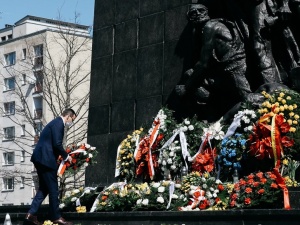Premier w 77. rocznicę powstania w getcie: "Dziś wspominamy nie tylko tę odwagę, ale także chęć wolności"