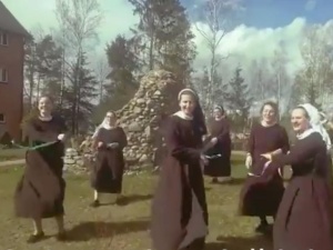 [video] Hit! Franciszkanki: "Uratowani z wielkiej otchłani. Nie oszczędzajcie nóg, ruszajcie w tany..."