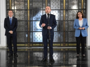 [video] Specyficzne standardy konferencji prasowej PO: Następne pytanie; chcę dopuścić media