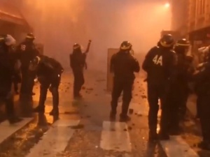 Noc zamieszek pod Paryżem, starcia z policją. "Ludzie są głodni" tłumaczy lewicowa polityk