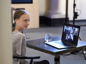 Thunberg apeluje: "Musimy zajmować się jednocześnie pandemią koronawirusa i kryzysem klimatycznym"