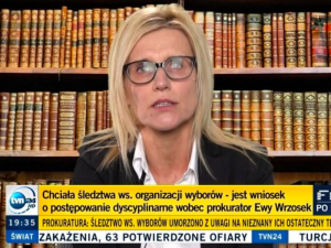 Prokurator Wrzosek wystąpiła w TVN24 na tle... tapety z książkami. "Totalny obciach"