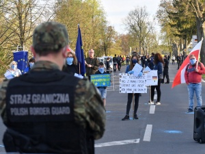 O północy mija termin obowiązywania dwutygodniowej kwarantanny po przekroczeniu granicy. Co dalej?