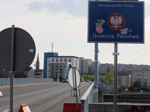 Kwarantanna dla przekraczających granice przedłużona do odwołania. Jest zmiana w rozporządzeniu rządu