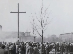 "Postrzelono co najmniej sześć osób". Dziś 60. rocznica Obrony Krzyża w Nowej Hucie