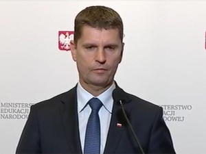 Min. Piontkowski: Nie wiadomo, czy zajęcia dydaktyczne zostaną wznowione; Najtrudniejszy będzie moment...