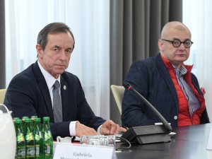 "Nie będzie głosować, ale nie wycofa się z wyborów". Grodzki zapytany o Kidawę-Błońską