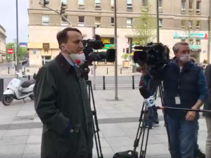 [WIDEO] Co tam się dzieje? Sikorski zakłócił konferencję Bosaka."Przyszedł pan trollować konferencję?"
