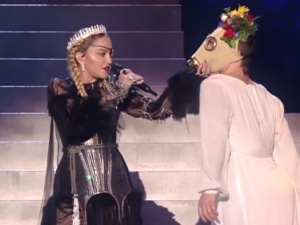 "Będę oddychała powietrzem z COVID-19". Madonna o swojej odporności na koronawirusa