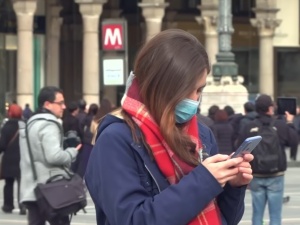 Koniec z zarabianiem na ludzkiej krzywdzie? Ministerstwo Rozwoju chce ujednolicenia cen maseczek