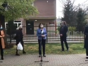 [VIDEO] Ideał sięgnął bruku? "Chodnikowa" konferencja Kidawy-Błońskiej i mistrzowie drugiego planu