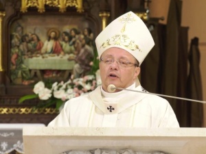 [video] Abp Ryś o Ps 23: Jak to zaśpiewać wśród liczb, które nas przerastają - blisko 700 osób zmarłych?